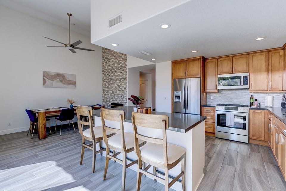 Open Kitchen/Dining