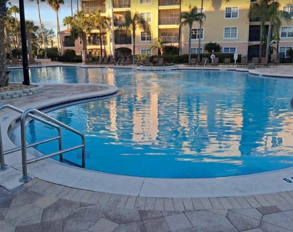 Discover a resort experience where spacious accommodations, premium amenities, and unbeatable proximity to Orlando's top attractions come together in perfect harmony.