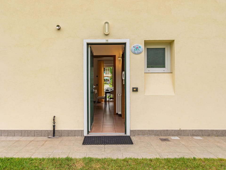 Building, Door, Window, Rectangle, Wood, Home Door, Facade, Tints And Shades, Plant