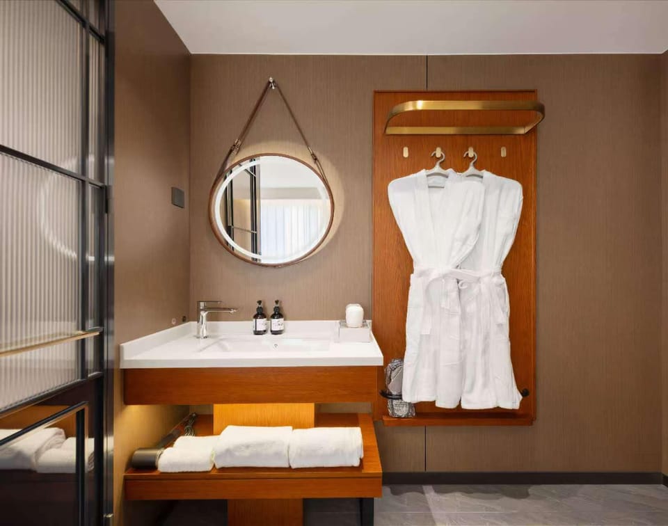 Chenzhong Premium King Room | WiFi (free), bed sheets