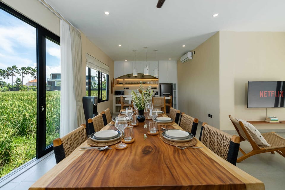 Basic Villa | Dining