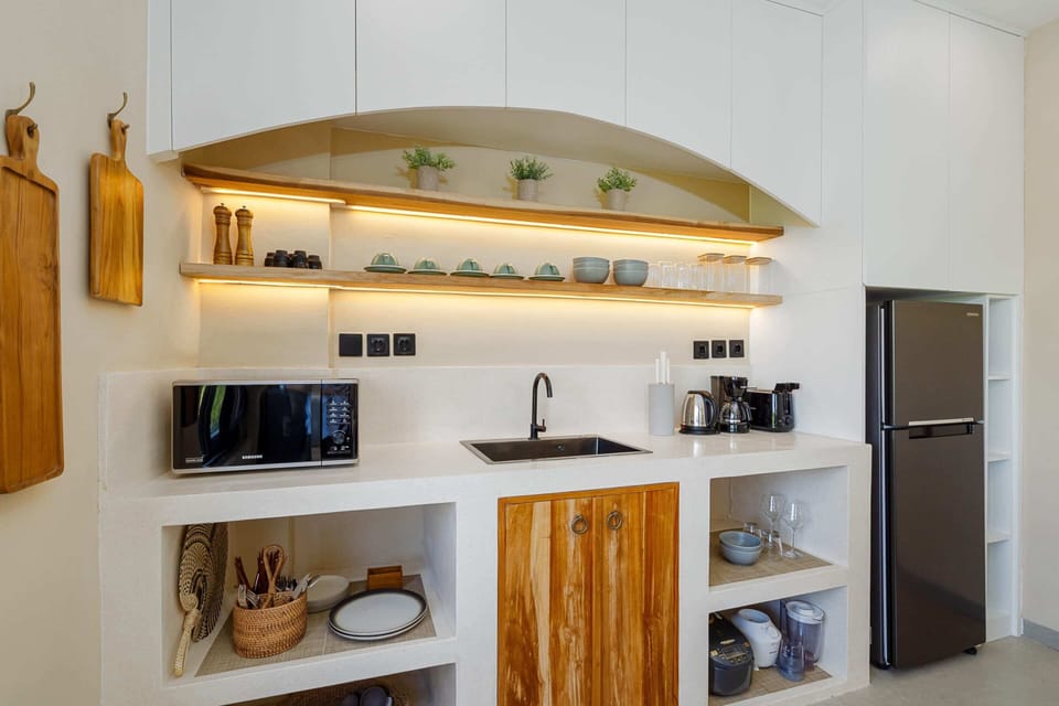 Basic Villa | Private kitchen | Fridge, microwave, stovetop, toaster