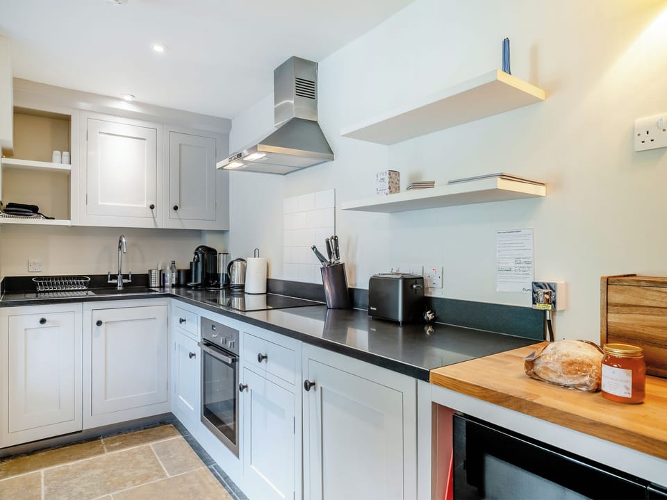 Open plan living space | Kings Cottage North - Kings Cottages Holidays, Salisbury