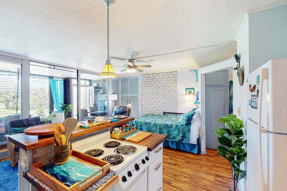 Full kitchen