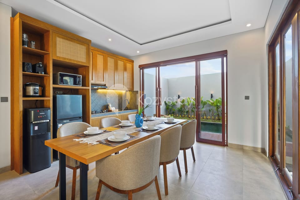 Villa, 2 Bedrooms, Pool View | Dining room