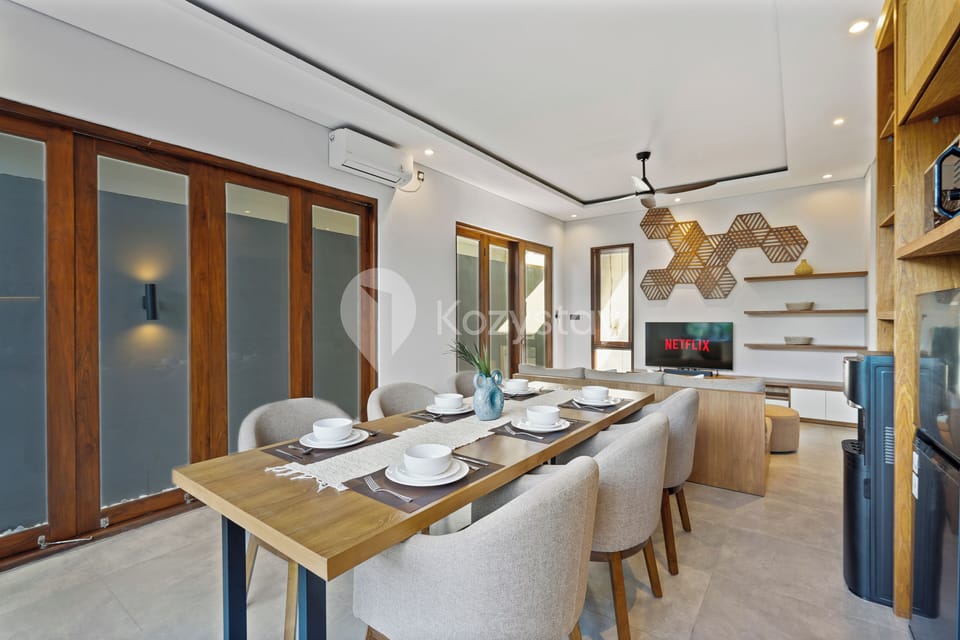 Villa, 2 Bedrooms, Pool View | Dining room