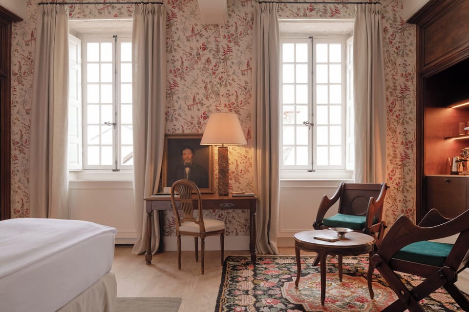 Junior Suite | In-room safe, blackout drapes, soundproofing, free WiFi
