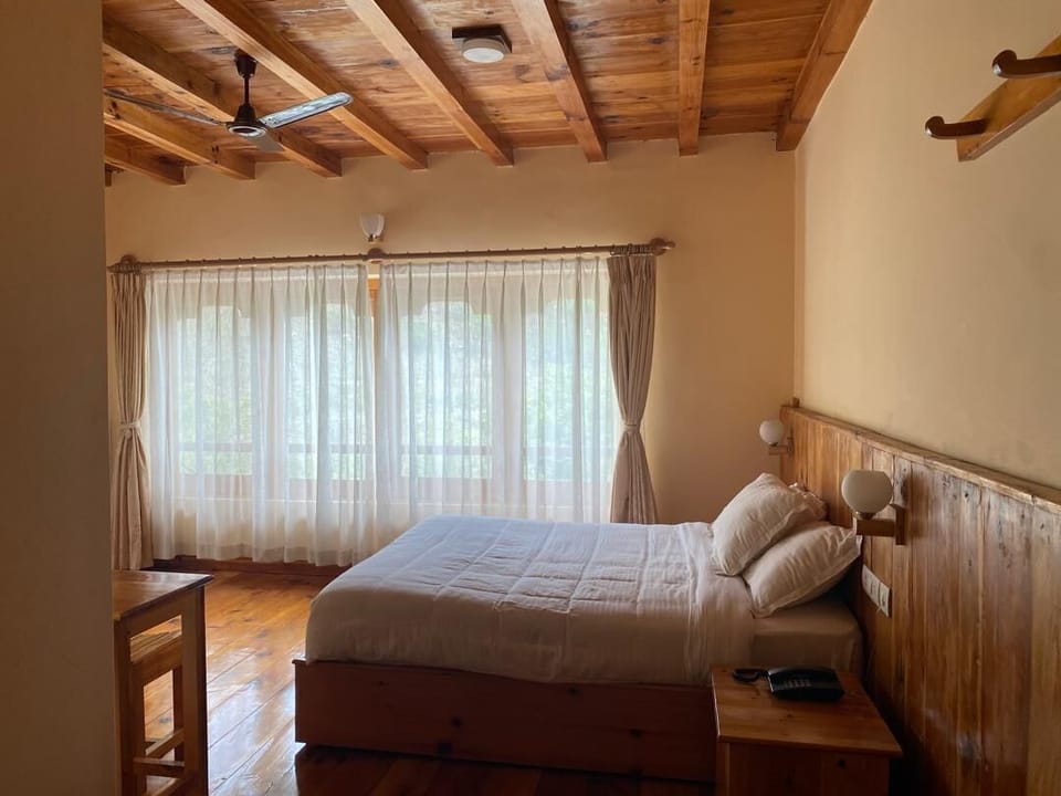 Standard Double or Twin Room, Mountain View | Desk, iron/ironing board, WiFi (free)