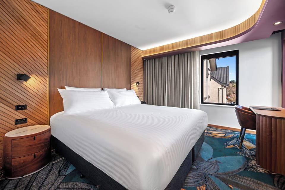 Premium Double Room, 1 King Bed | In-room safe, desk, laptop workspace, blackout drapes