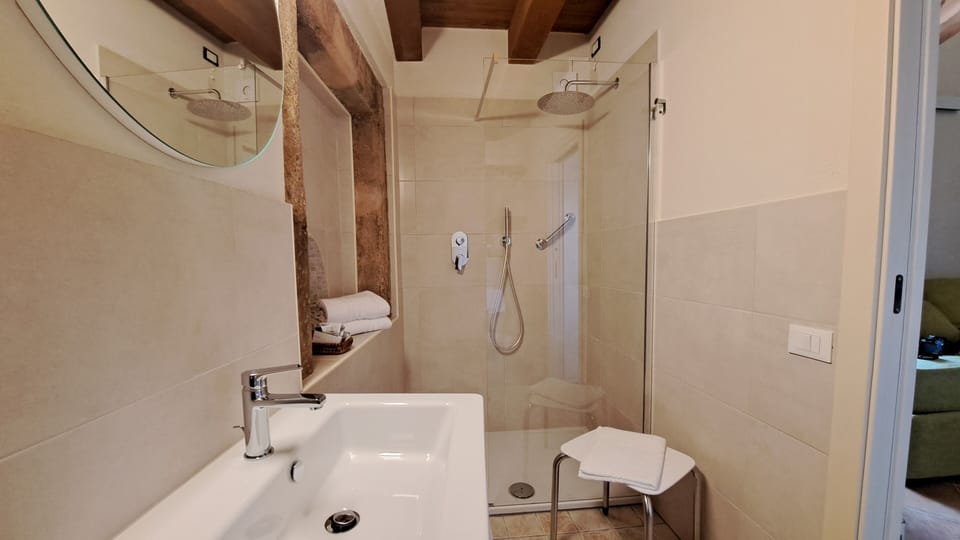 Deluxe Triple Room | Bathroom | Slippers, bidet