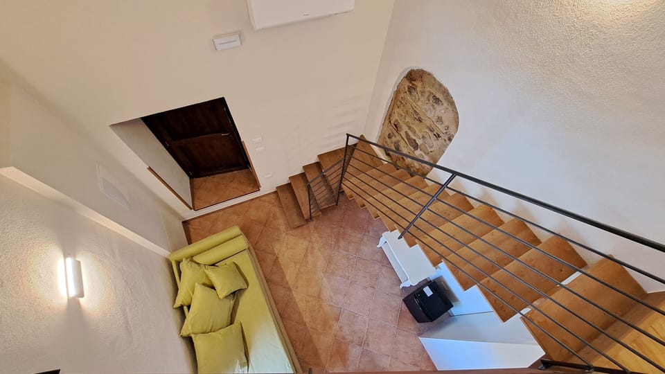 Deluxe Triple Room | Minibar, free WiFi