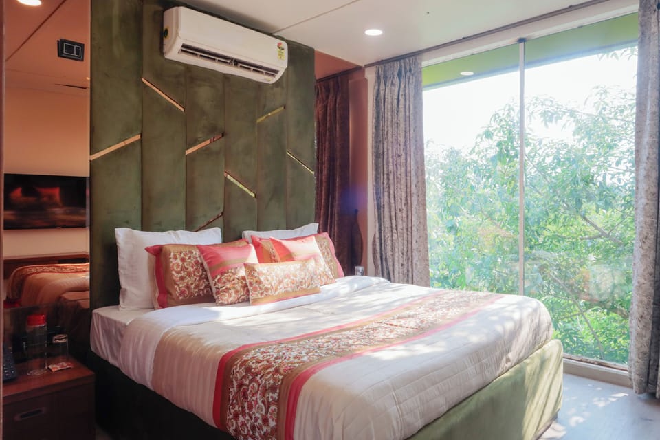 Villa, 5 Bedrooms, Garden View | Iron/ironing board, free WiFi