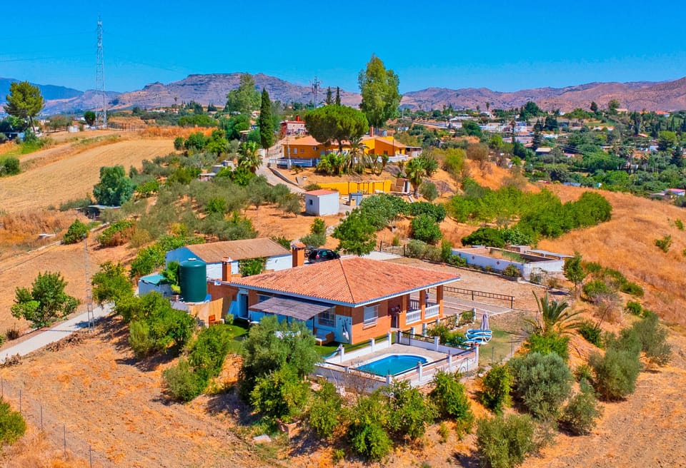 Rural house with swimming pool in Cártama