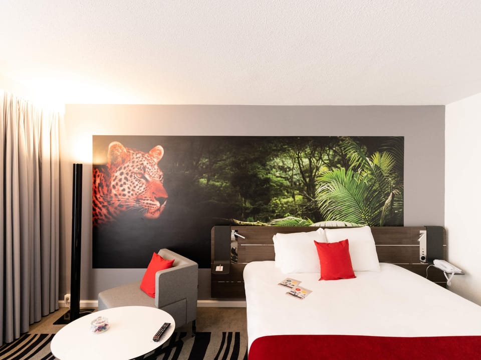 Suite, 1 Queen Bed with Sofa bed | 1 bedroom, premium bedding, minibar, in-room safe