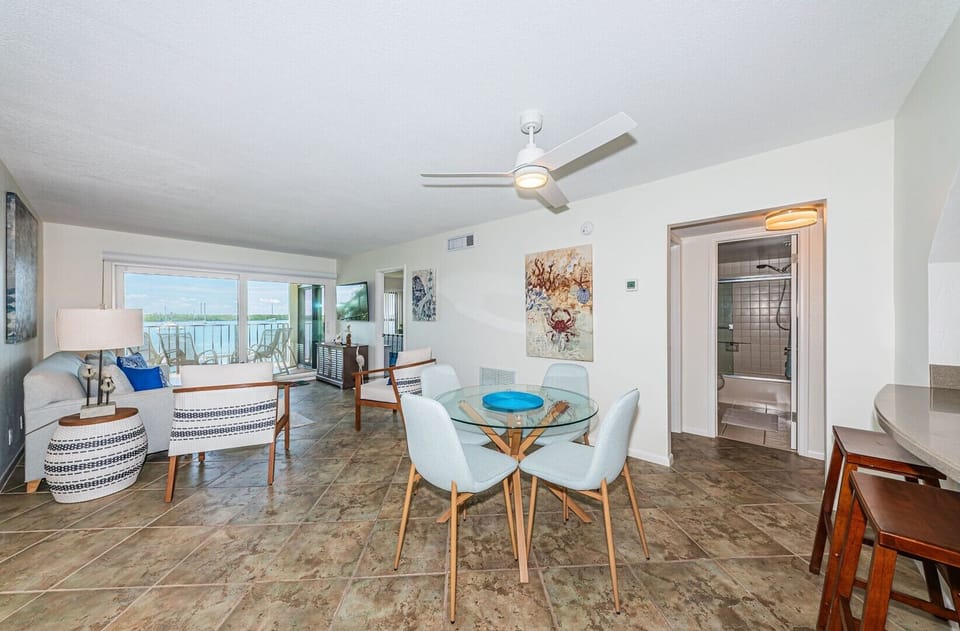 18-web-or-mls-Dining & Living Room-2