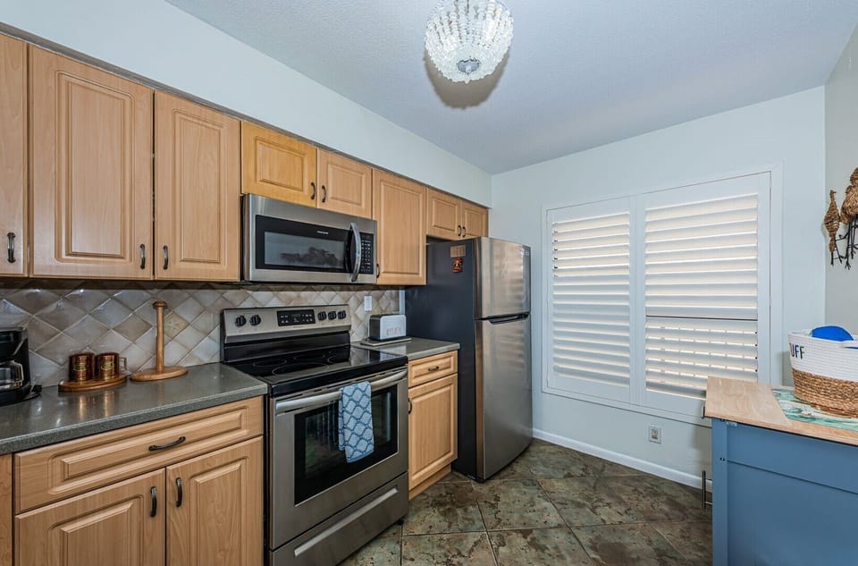 23-web-or-mls-Kitchen 2-2