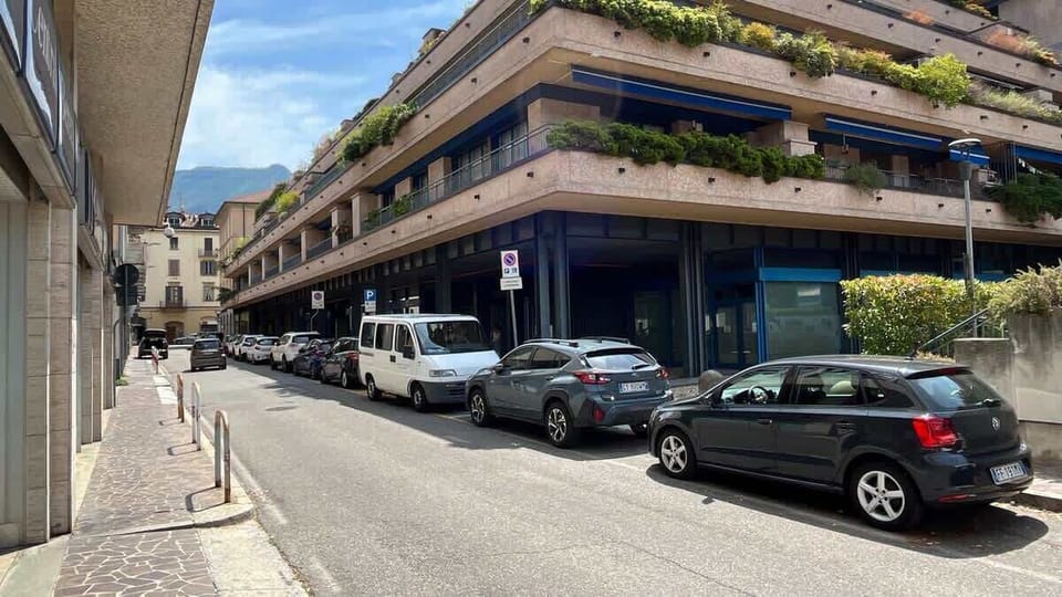 Complex facade