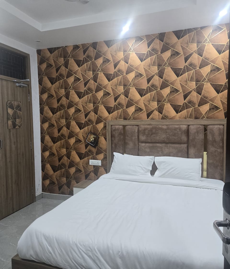 In-room safe, desk, blackout drapes, soundproofing