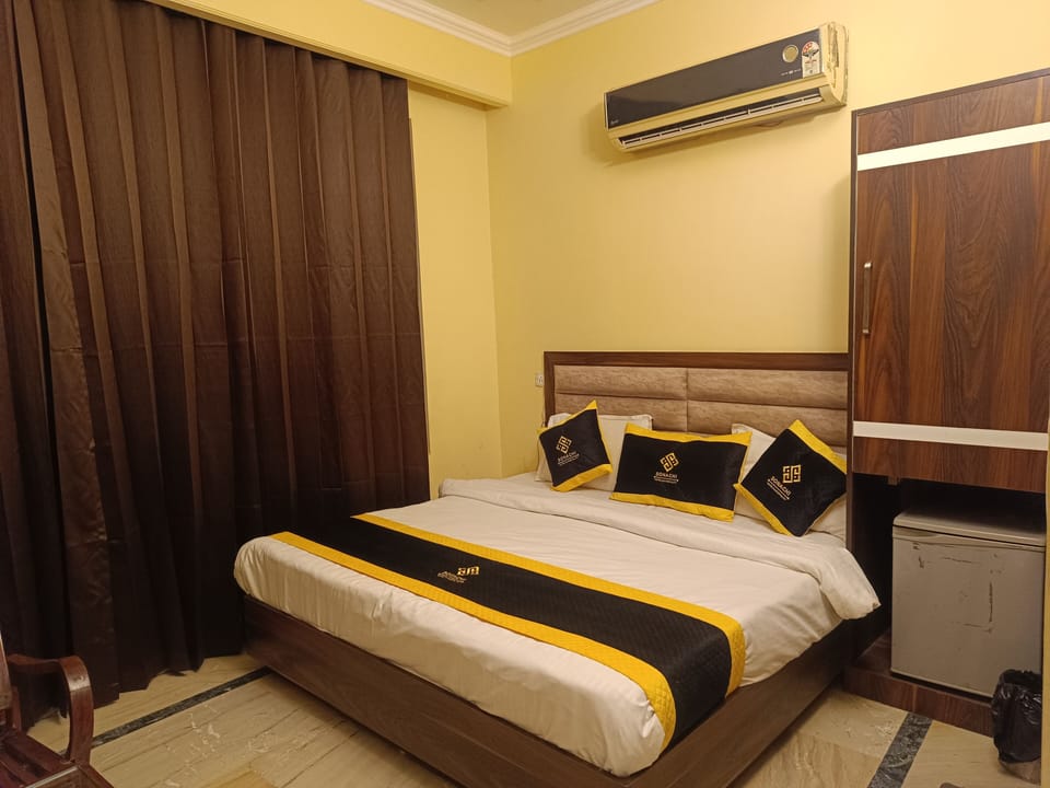 Deluxe Double Room, 1 Bedroom | Desk, laptop workspace, free WiFi