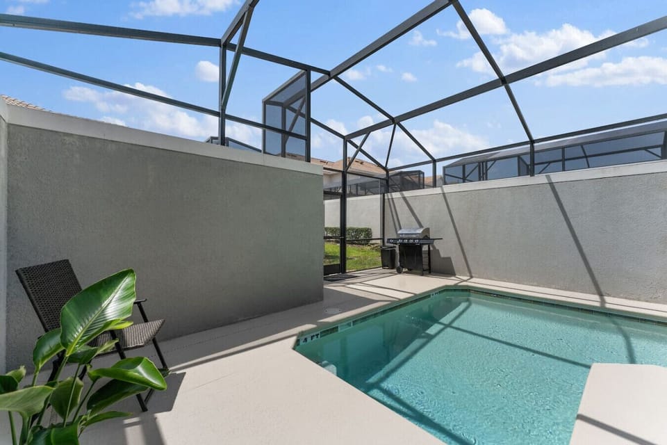 Private Pool with OPTIONAL Water Heater!#Disney #Parks #kingdom #springs #StoreyLake #Apartment #Vacation #Rental #waterpark #Kissimmee #Orlando #universal #citywalk