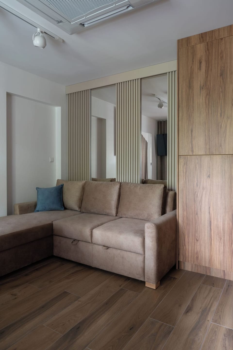 Deluxe Suite, Balcony | Living area