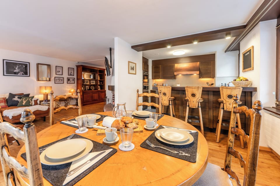 Deluxe Condo, Non Smoking, City View | Living area | Flat-screen TV, fireplace