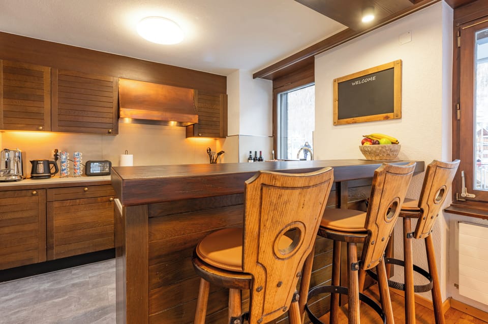 Fridge, stovetop, dishwasher, electric kettle