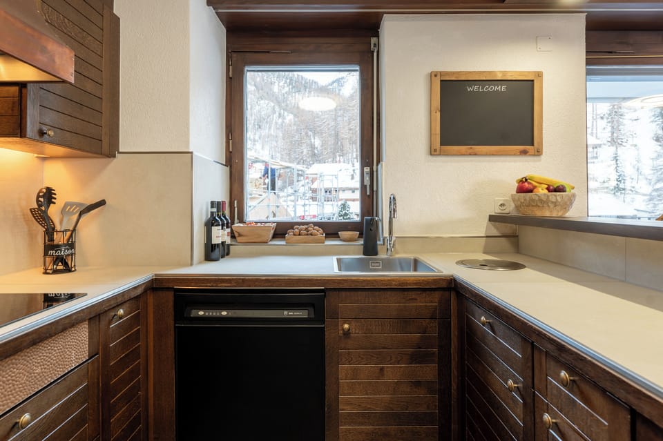 Deluxe Condo, Non Smoking, City View | Private kitchen | Fridge, stovetop, dishwasher, electric kettle