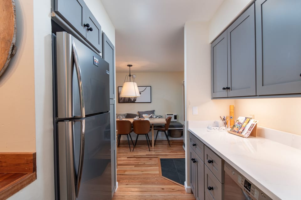 Condo, 3 Bedrooms | Interior
