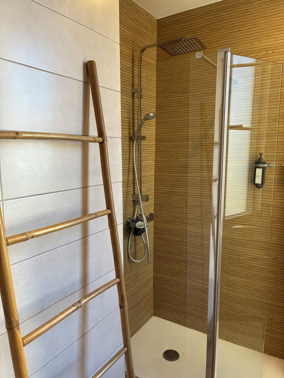 Family Quadruple Room, Non Smoking, City View | Bathroom | Free toiletries, hair dryer, towels, soap