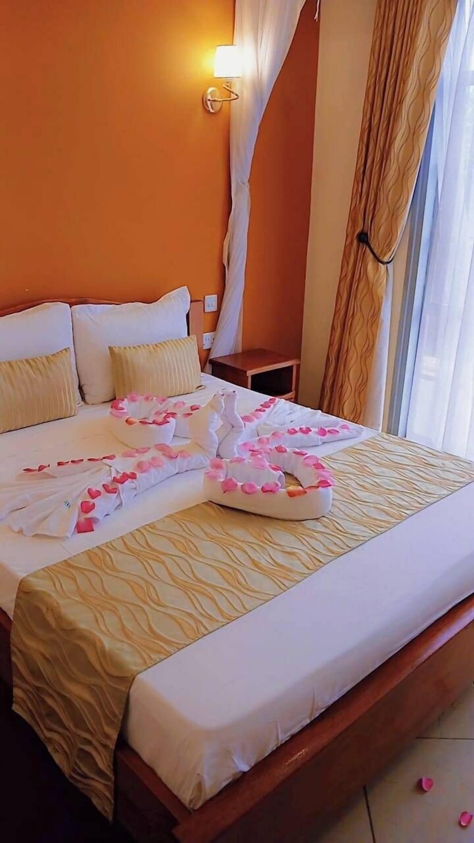 Deluxe Single Room | Free WiFi, bed sheets