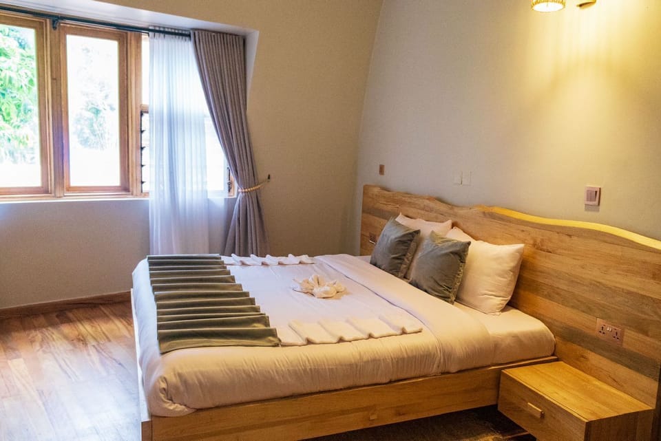 Luxury Double Room, Balcony, Lake View | Desk, laptop workspace, free WiFi