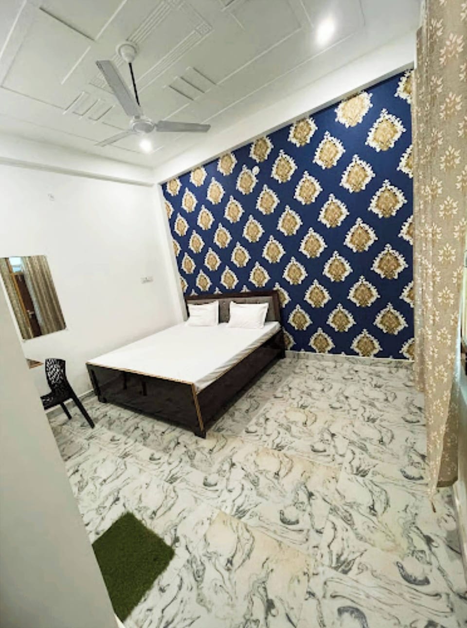 Deluxe Double Room, Air conditioning | Hypo-allergenic bedding, in-room safe, desk, soundproofing