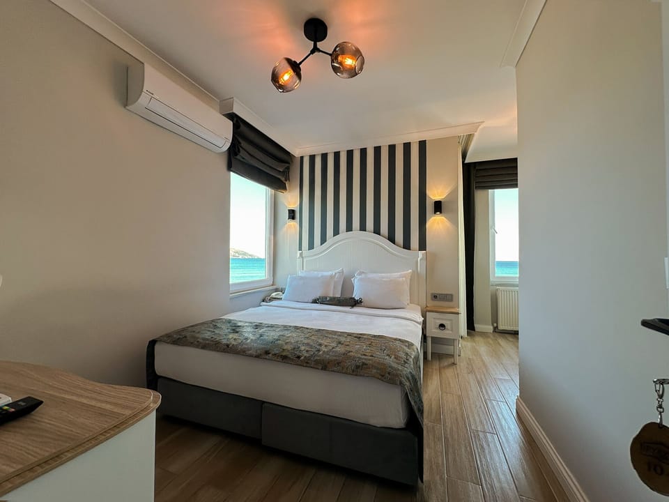 Deluxe Room | Desk, laptop workspace, free WiFi