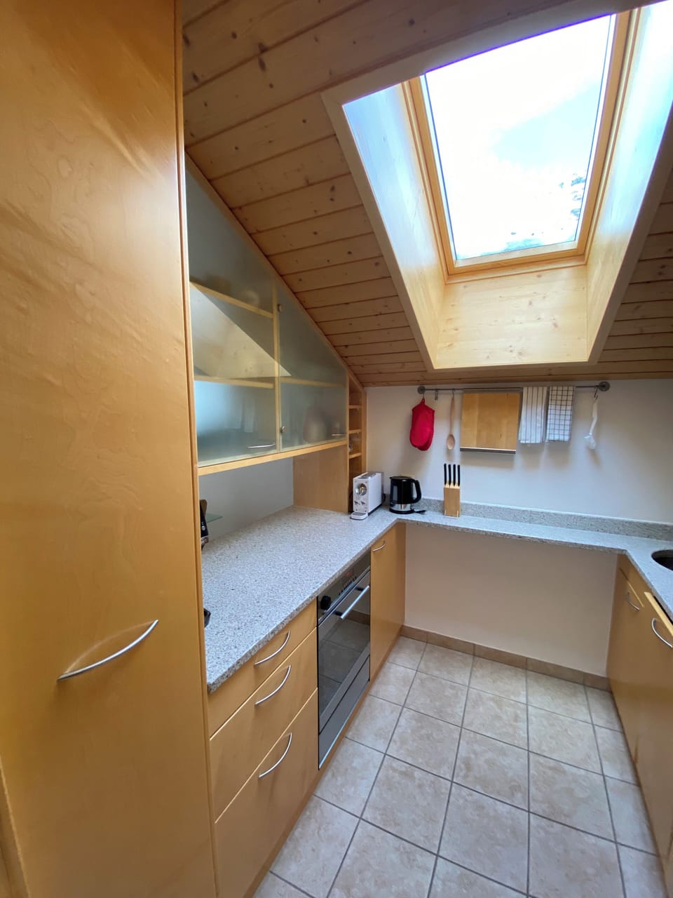 Apartment, Balcony, Mountain View | Private kitchen | Fridge, oven, stovetop, dishwasher