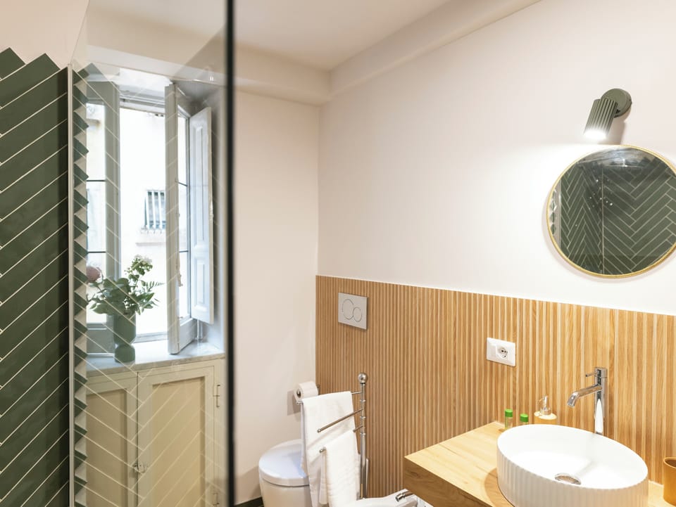 Deluxe Double Room, Balcony, Courtyard View | Bathroom | Shower, rainfall showerhead, hair dryer, towels