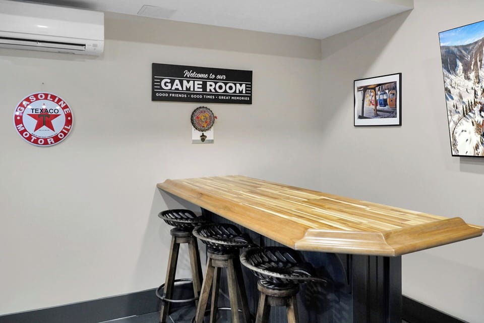 garage bar
