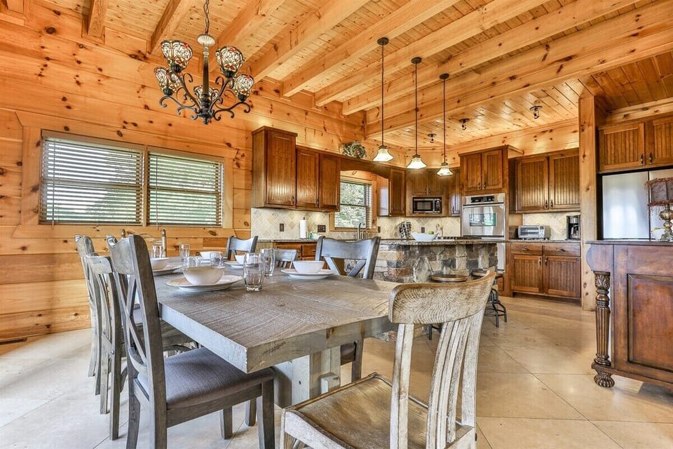 Enjoy A Family Dinner In The Mountains