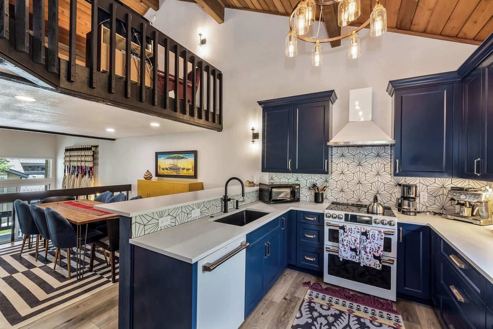 Townhome, Multiple Beds, Fireplace, Garden View (Ridgepoint Retreat) | Private kitchen | Fridge, microwave, oven, stovetop