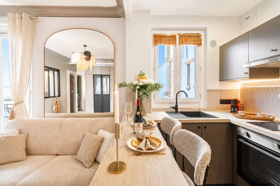 Deluxe Apartment, Courtyard View | Private kitchen | Espresso maker, electric kettle, toaster, freezer
