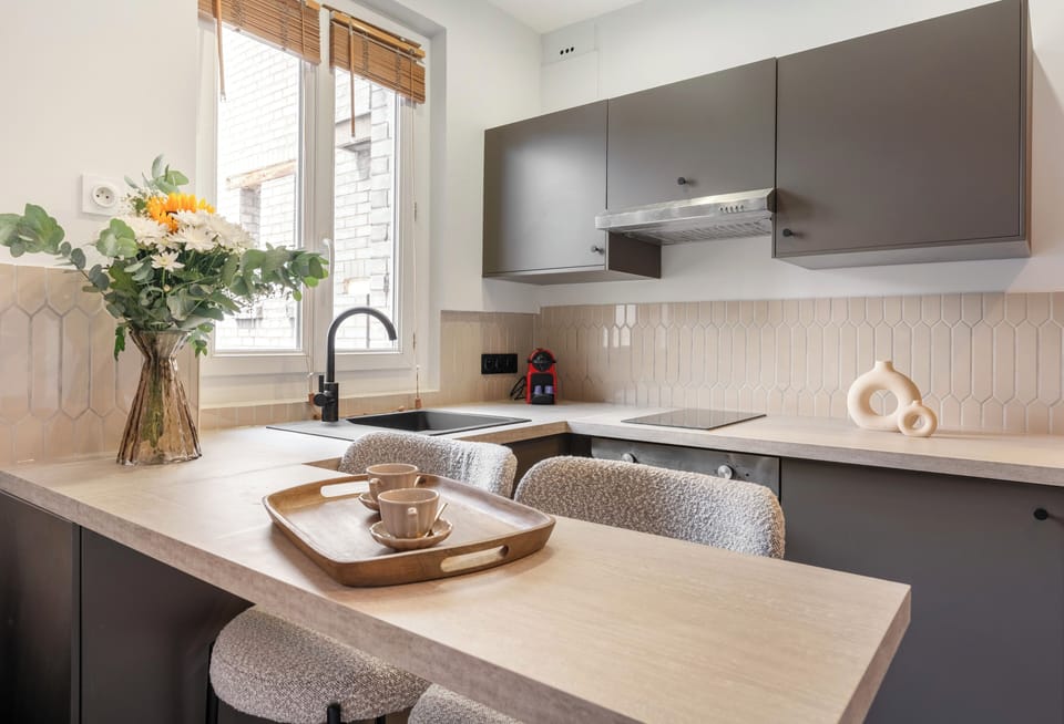 Deluxe Apartment, Courtyard View | Private kitchen | Espresso maker, electric kettle, toaster, freezer