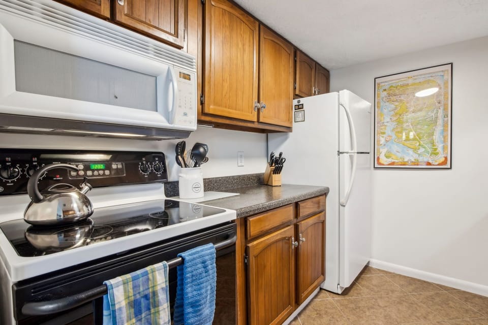 Full kitchen