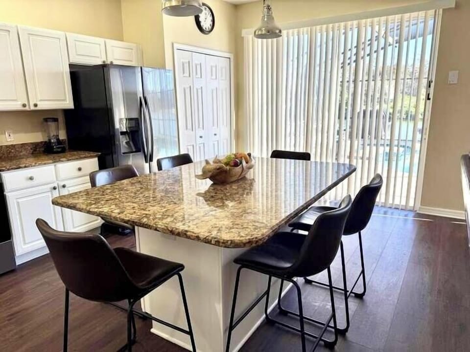 Breakfast bar