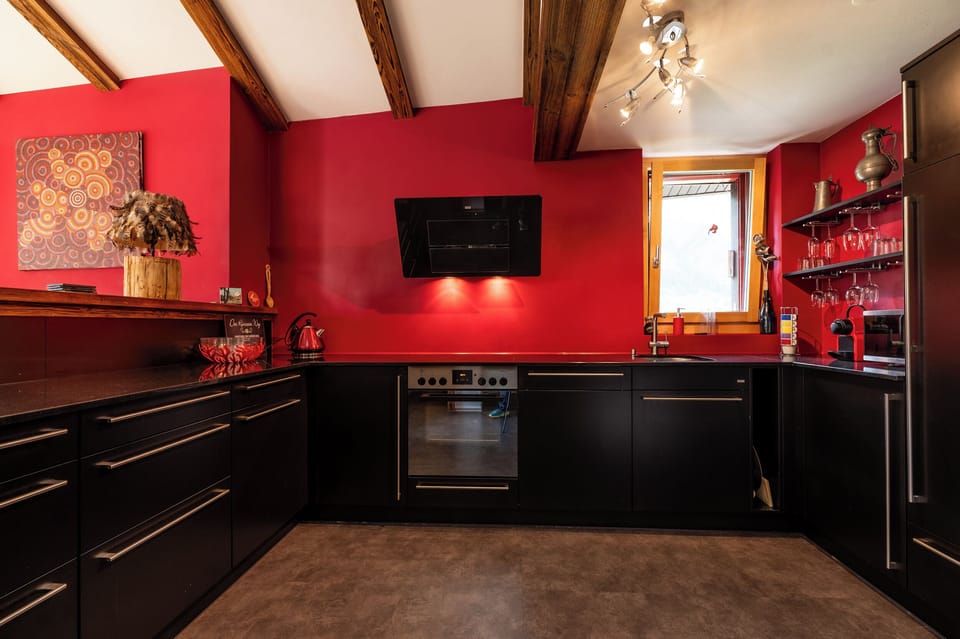 Apartment, Balcony, Mountain View | Private kitchen | Fridge, microwave, oven, stovetop