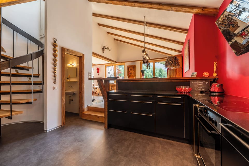 Apartment, Balcony, Mountain View | Private kitchen | Fridge, microwave, oven, stovetop