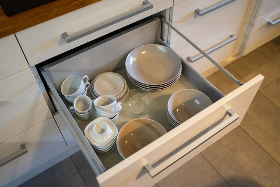 Fully Equipped Kitchen with Dining Table | Book Now with RENTUJEMY.COM