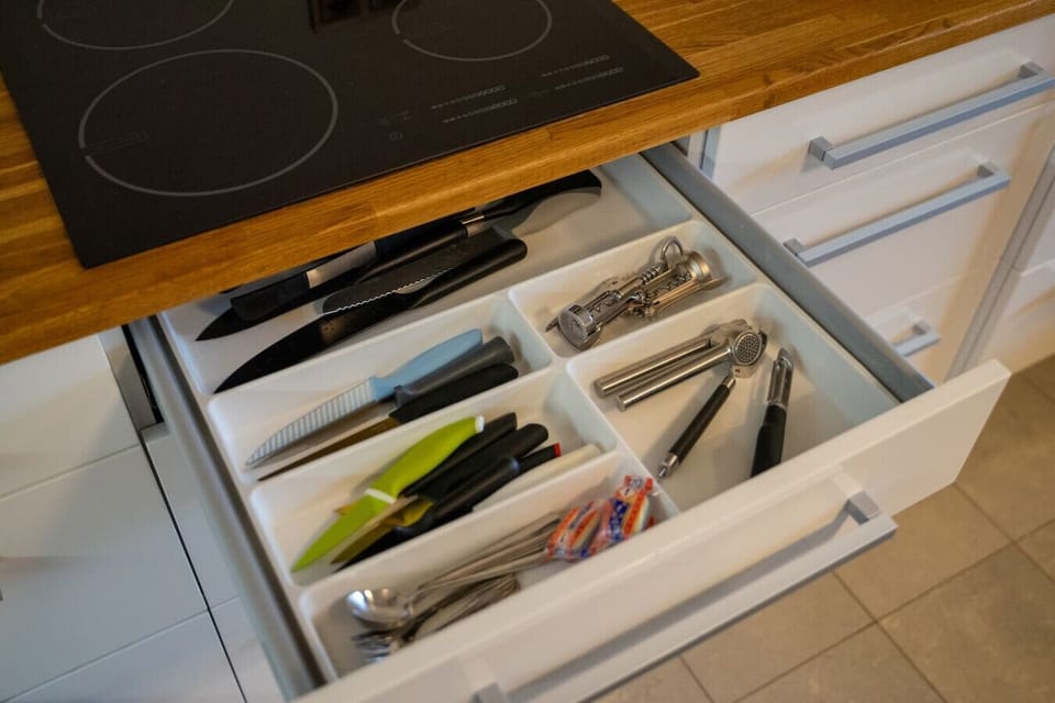 Fully Equipped Kitchen with Dining Table | Book Now with RENTUJEMY.COM