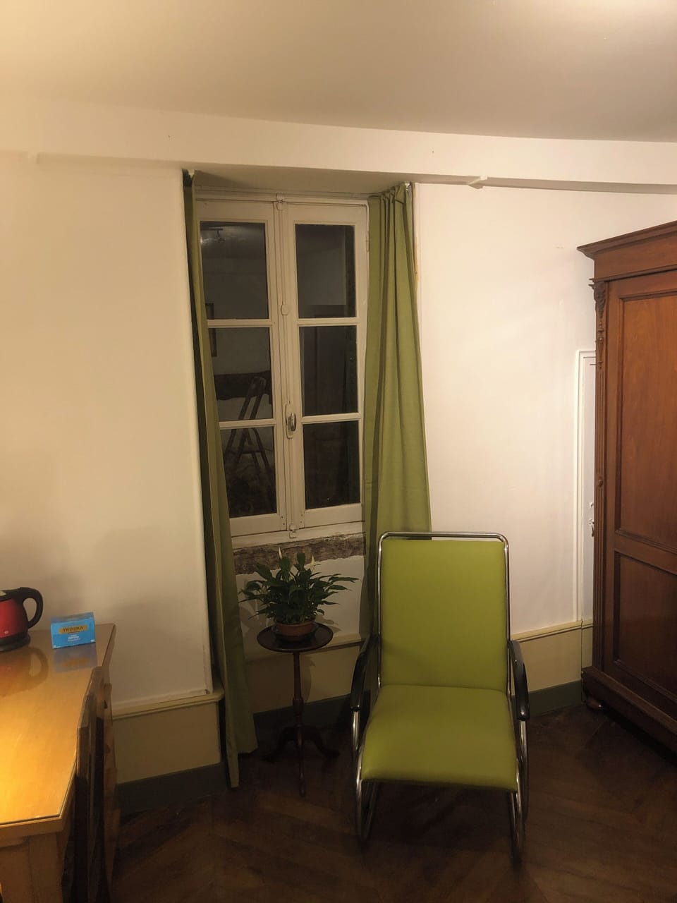 Standard Twin Room, City View | Desk, laptop workspace, free WiFi