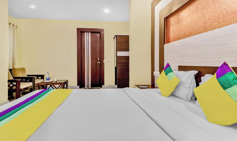 Superior Double Room, 1 King Bed, Non Smoking, Air conditioning | Laptop workspace, soundproofing, free WiFi