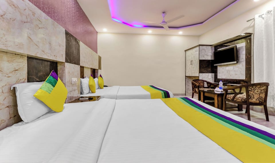 Family Double Room, Multiple Beds, Non Smoking, Air conditioning | Laptop workspace, soundproofing, free WiFi